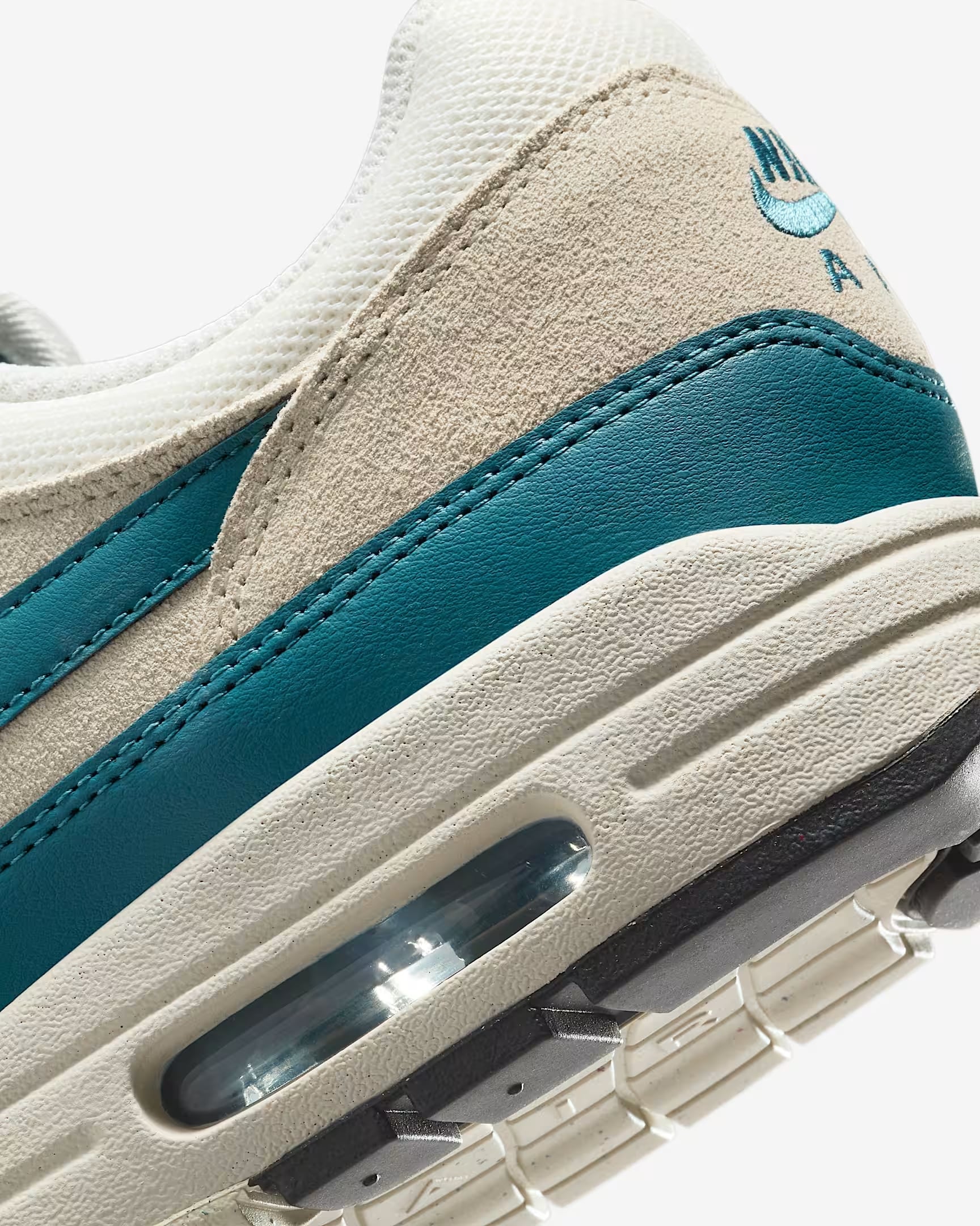 Nike Air Max 1 Soft Pearl/Light Khaki/Zwart/Smokey Blue Stijl: FZ5808-011